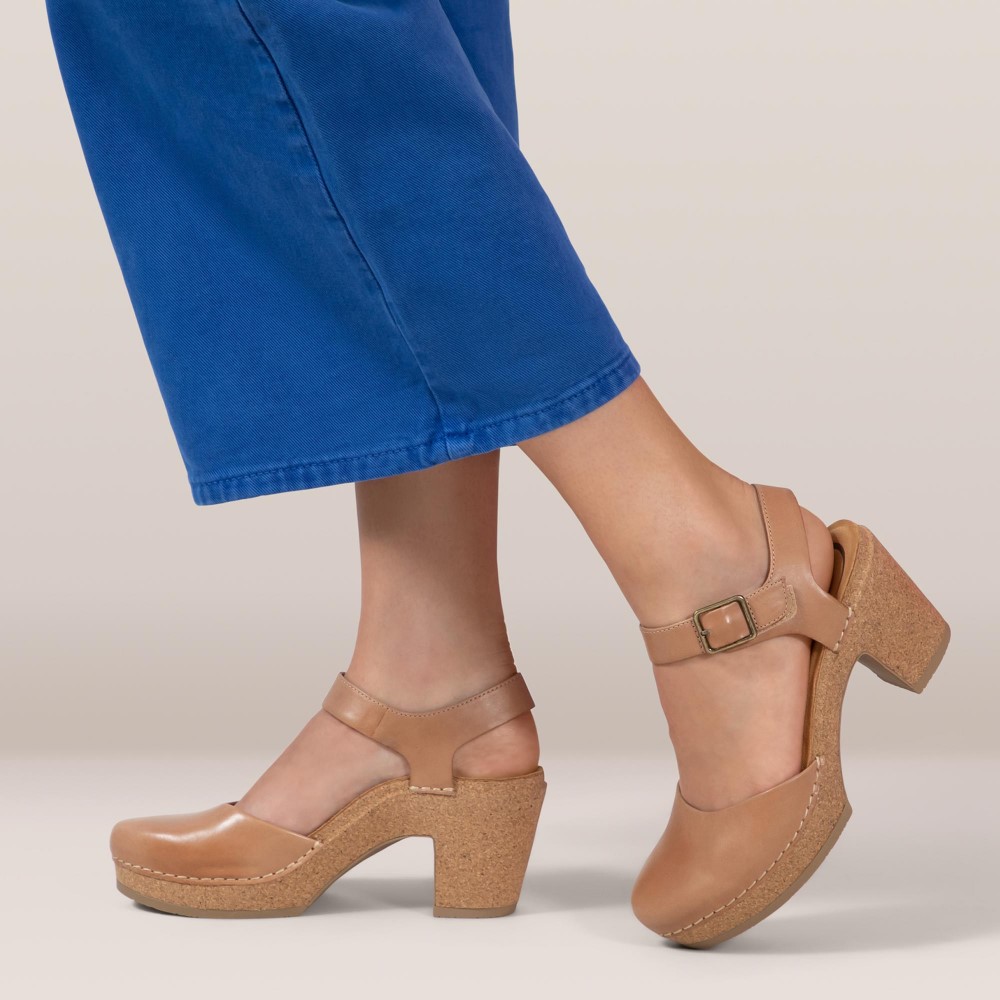 Sandal cao gót sức khỏe nữ Aetrex Finley Camel - Giày cao gót bít mũi, đế đệm da êm nhẹ