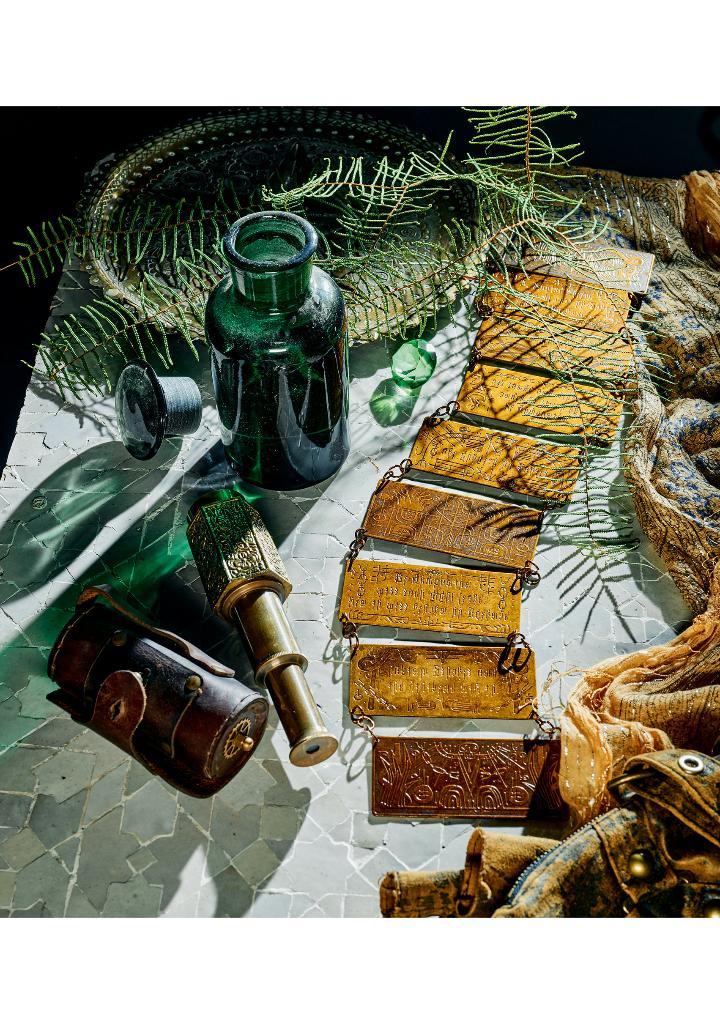 Sách ngoại văn: Heroes Fu Isuto Bishoku No Tagen Uchu D&amp;D Official Recipe Guide DUNGEONS &amp; DRAGONS (Japanese Edition)