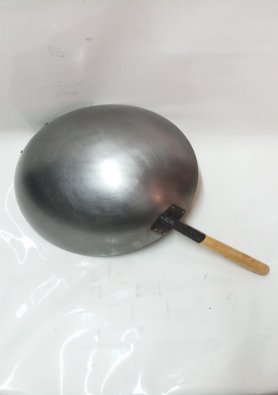 CHẢO THÉP CÁN GỖ 42CM CÓ QUAI XÁCH.