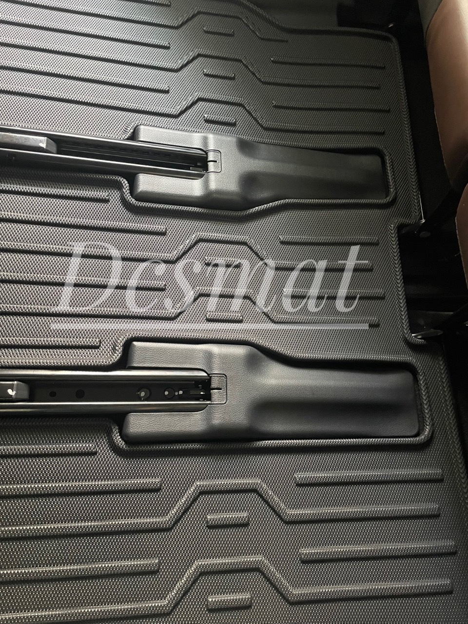 Thảm lót sàn full viền cho xe Toyota Innova Cross 2024 ( hbd), thương hiệu DCSMAT cao cấp