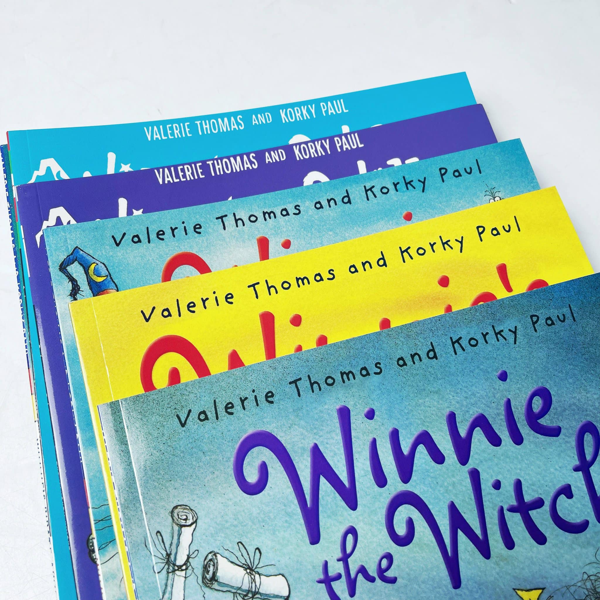 Winnie The Witch Collection - 18 Books + AUDIO | Sách Nhập Khẩu