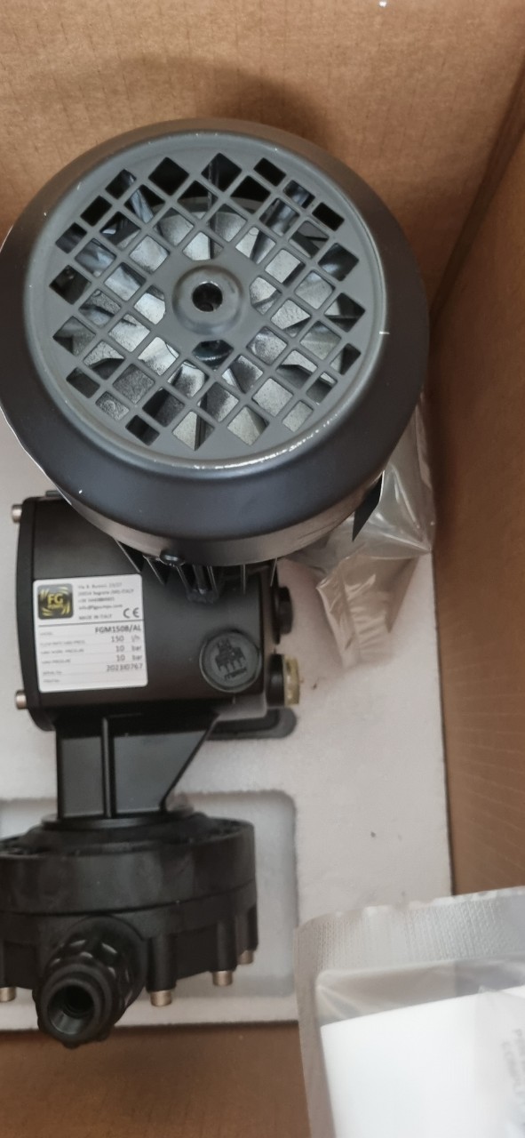 Bơm định lượng hóa chất NaOH, H2SO4, Javen, Polymer - FGM252B, lưu lượng tối đa 252 lít/giờ, công suất 0.37 kW