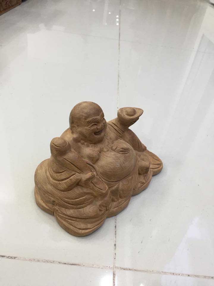 Di lặc để ô tô, gỗ bách xanh, có mùi thơm nhẹ, không phung PU, thích hợp để ô tô