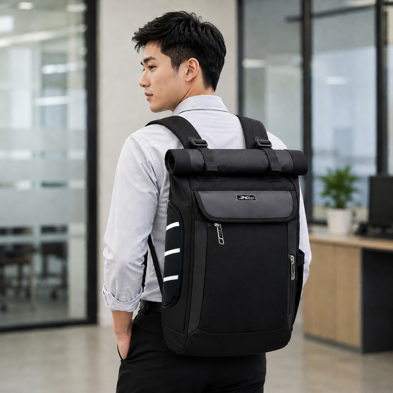 Balo Du Lịch Cỡ Lớn Xbags Dark Bear XB 1202 - Balo Nắp Cuộn Có Tính Năng Mở Rộng, Chống Nước, Nhiều Ngăn Tiện Lợi, Thiết Kế Sang Trọng, Đựng Laptop 17 Inch