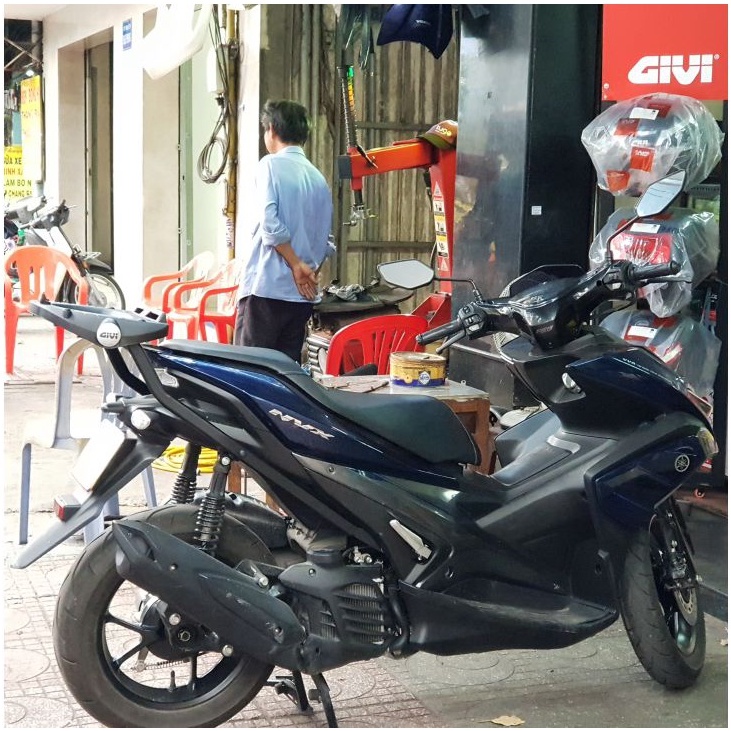 Baga Sau Givi Cho NVX 125 Và NVX 155 Kèm Sẵn Đế Lắp Thùng Hàng Chính Hãng