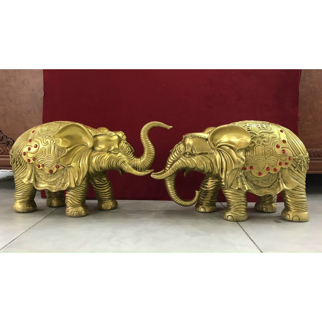 Đôi voi áo hoa hạt đỏ to - Decor trang trí