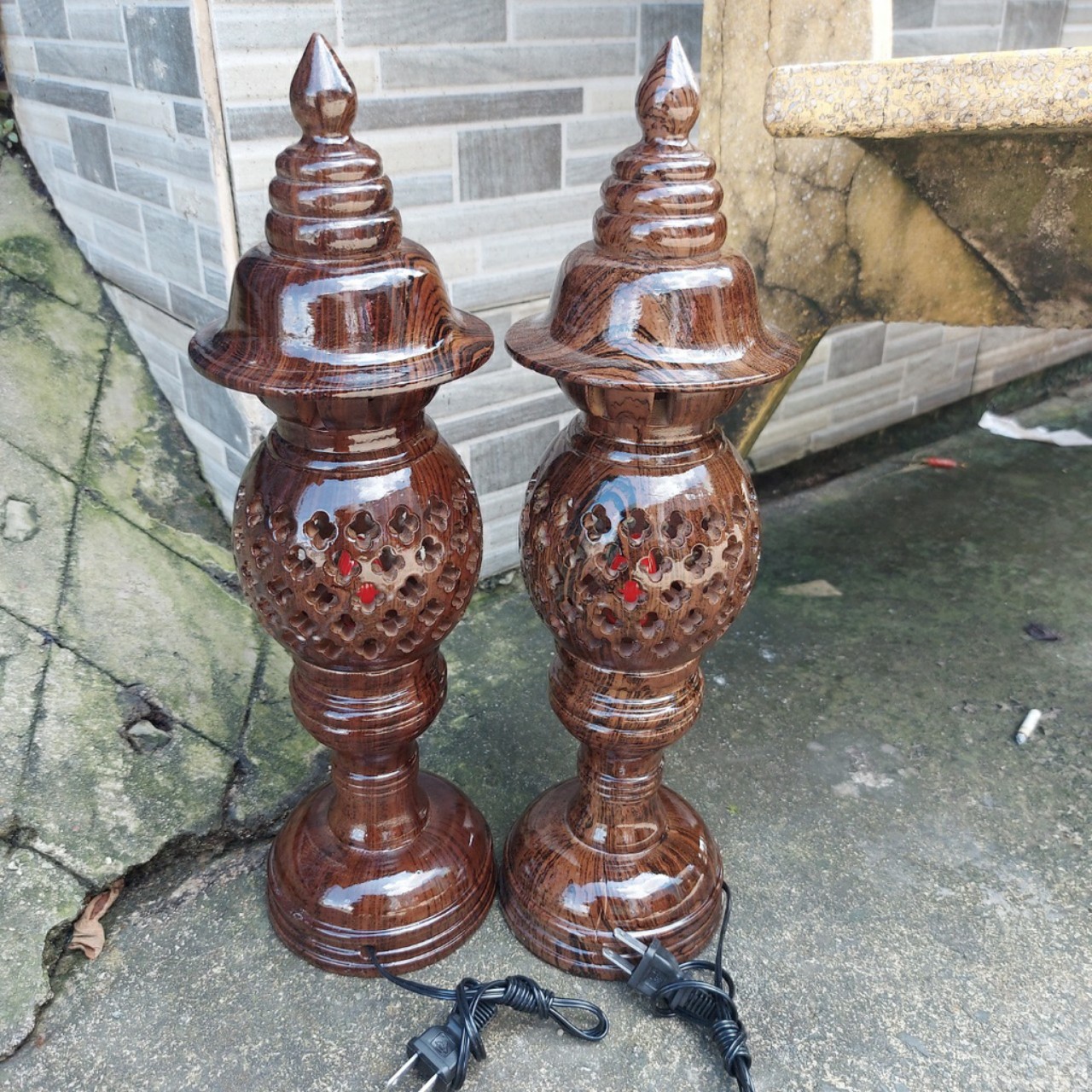 Cặp đèn thờ tổ ông -Đôi đèn thờ màu đen vân siêu đẹp cao 36cm