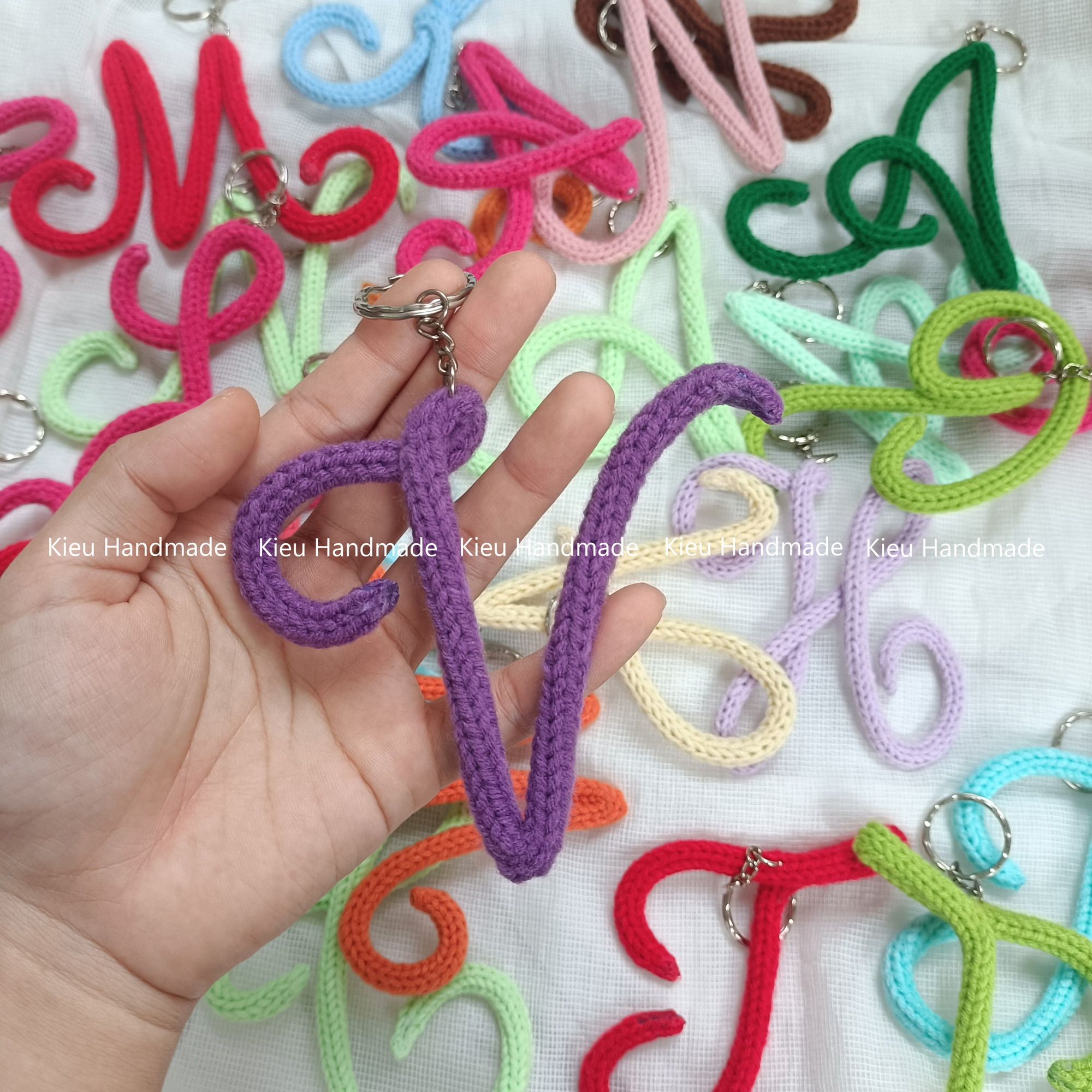 Móc khoá chữ len theo yêu cầu (Nhăn tin cho shop chọn màu và chữ cái)