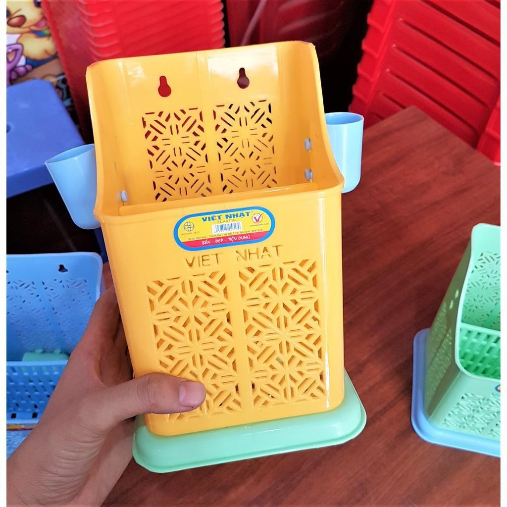 ỐNG CẮM ĐŨA THÌA VIỆT NHẬT HÌNH VUÔNG KÈM LỌ TĂM BẰNG NHỰA
