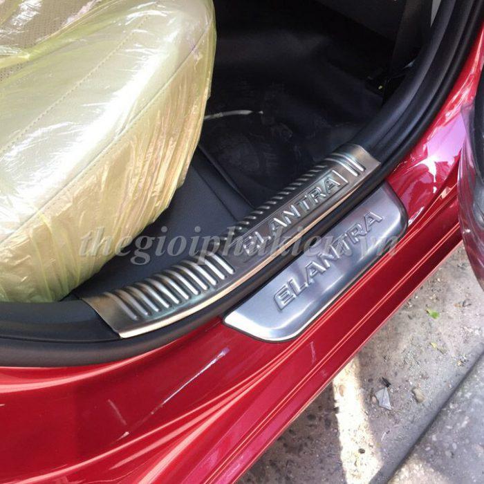 Bộ sản phẩm ỐP BẬC CỐP VÀ BẬC CỬA Inox xe Hyundai Elantra 2016-2017