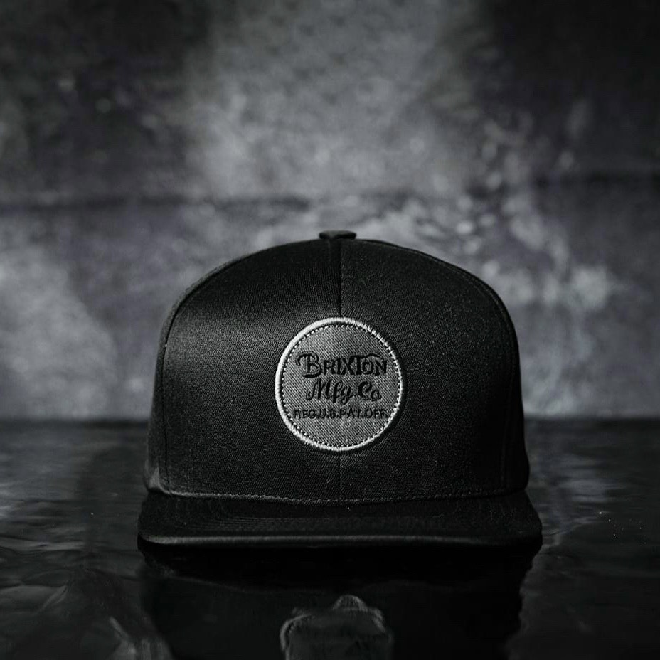 [ Miễn ship / giảm giá ] MŨ NÓN LƯỠI TRAI NAM NỮ SNAPBACK VÀNH PHẲNG BT LOGO BẠC CÁ TÍNH- màu đen