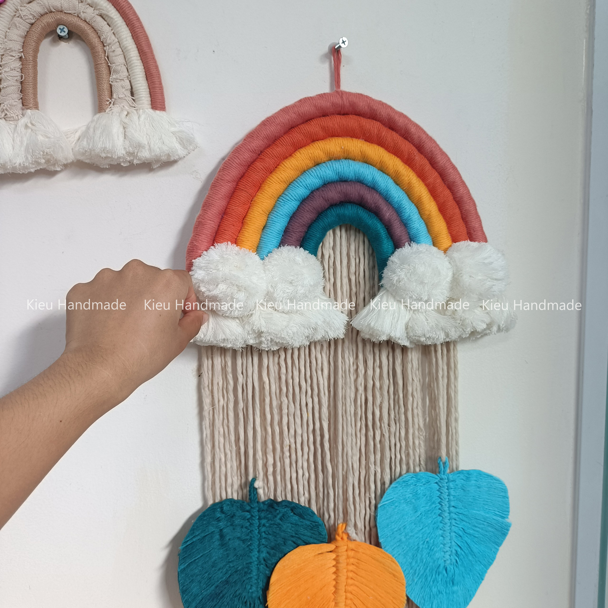 Cầu vồng Trang trí phòng bé kết hợp lá và tua rua làm quà tặng thôi nôi cho bé