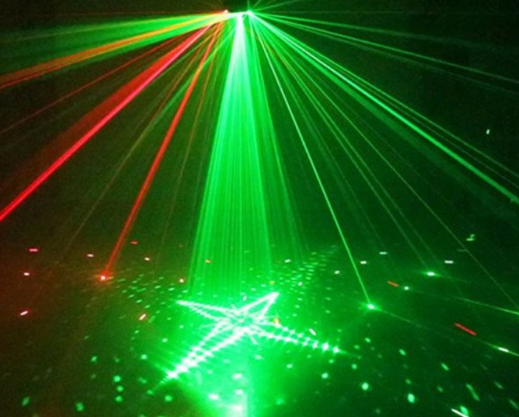 Đèn led laser 9 mắt cao cấp, trang trí phòng karaoke, vũ trường , sân khấu , phòng bay, cảm biến theo nhạc