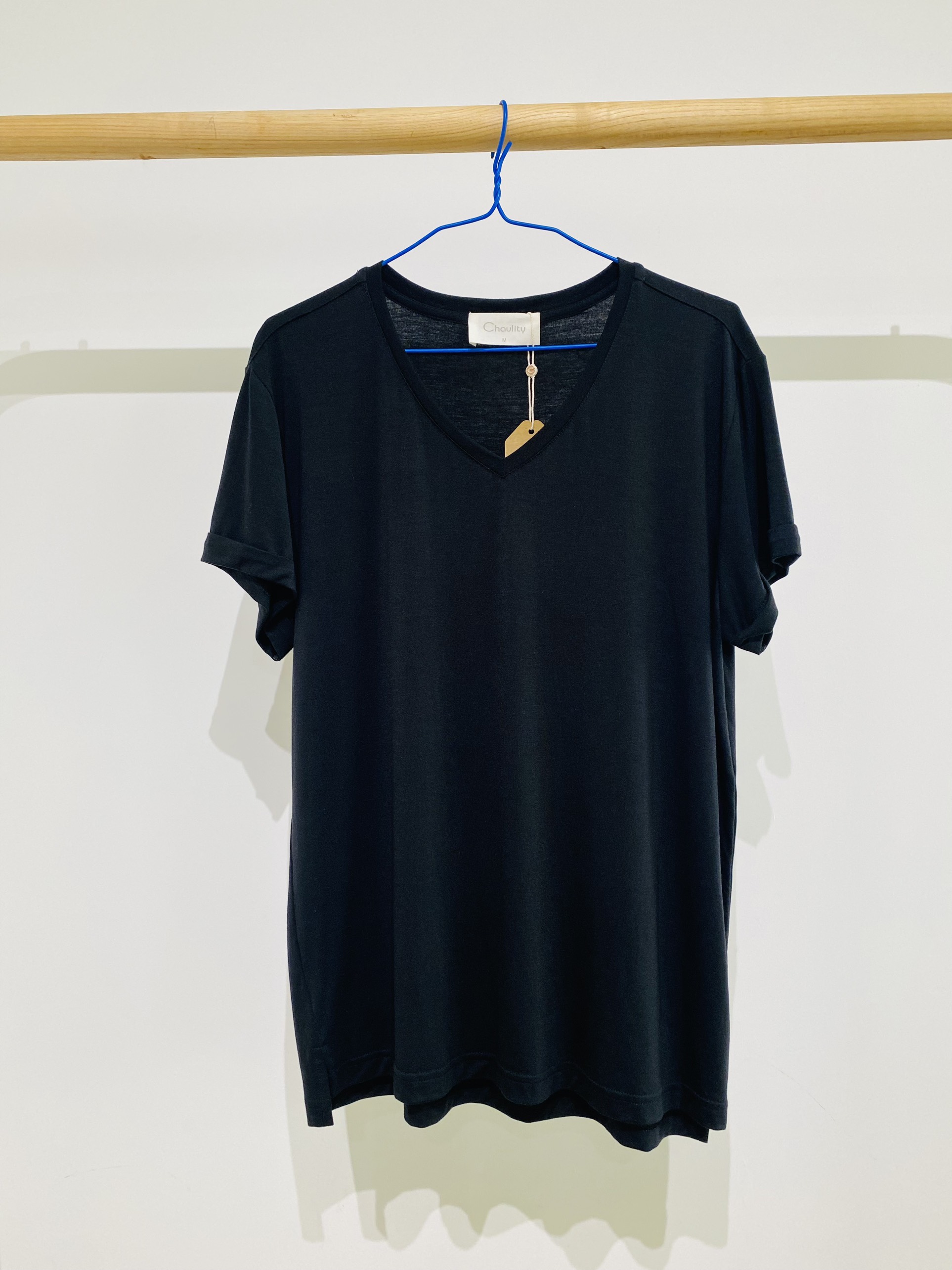 Áo phông trơn cổ tim tay gập unisex