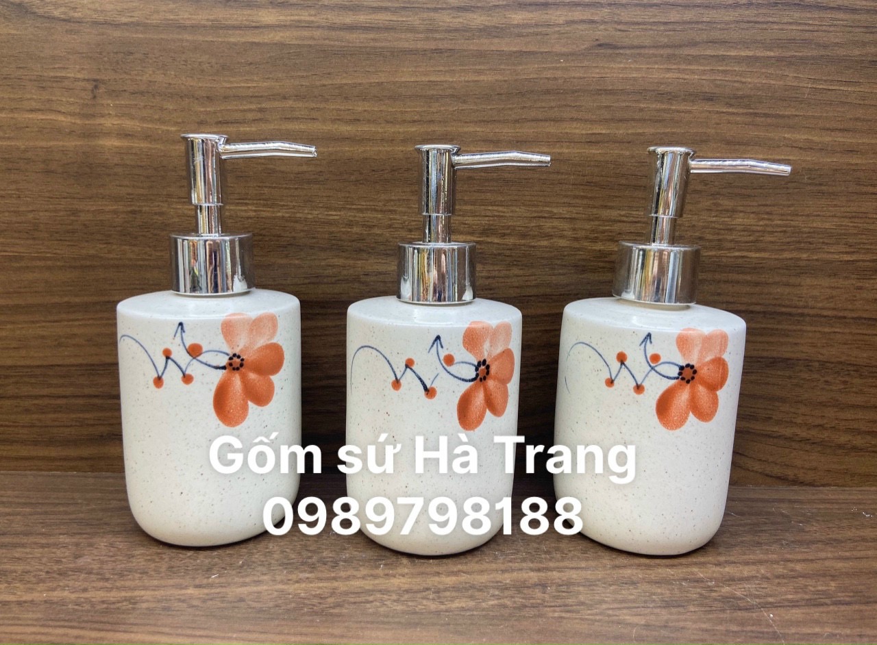 Một bình xịt xà phòng gốm sứ Bát Tràng cao cấp dáng tròn vẽ hoa