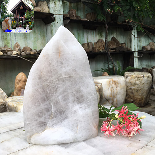 Trụ đá thạch anh trắng tự nhiên phong thủy mang nguồn năng lượng tinh khiết và tích cực đến mọi nhà T493 nặng 5.5Kg kích thước 27x17.5x9