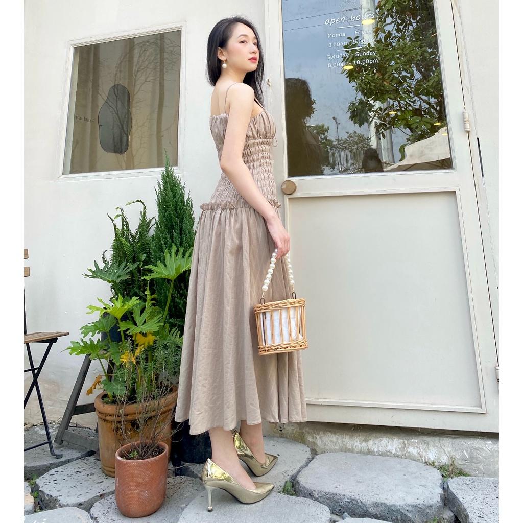 KIOBI - Đầm Moonlight form midi 2 dây ôm ngực, hạ eo nhún smocking, tùng xòe, vải linen xô thêu nâu - KID2112269N