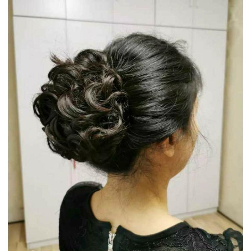 Tóc búi xoăn ngoặm trung niên