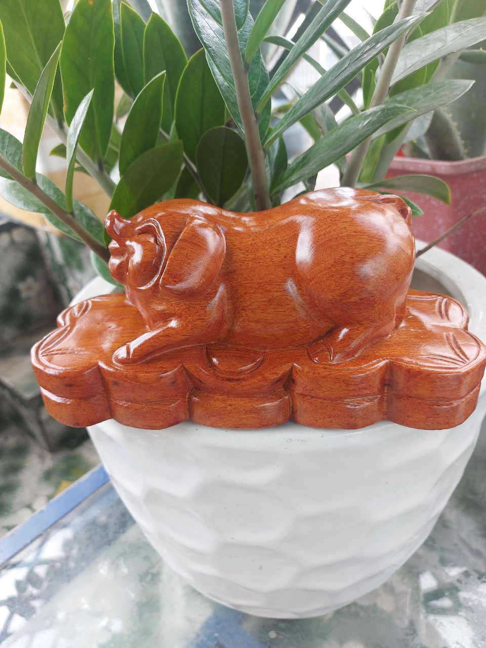Tượng heo bằng gỗ hương