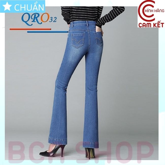 Quần jean nữ ống loe QRO32 ROSATA tại BCASHOP dáng dài có thêu dọc sườn, lưng cao 1 nút, phom chuẩn, chất liệu jean cao cấp - màu xanh