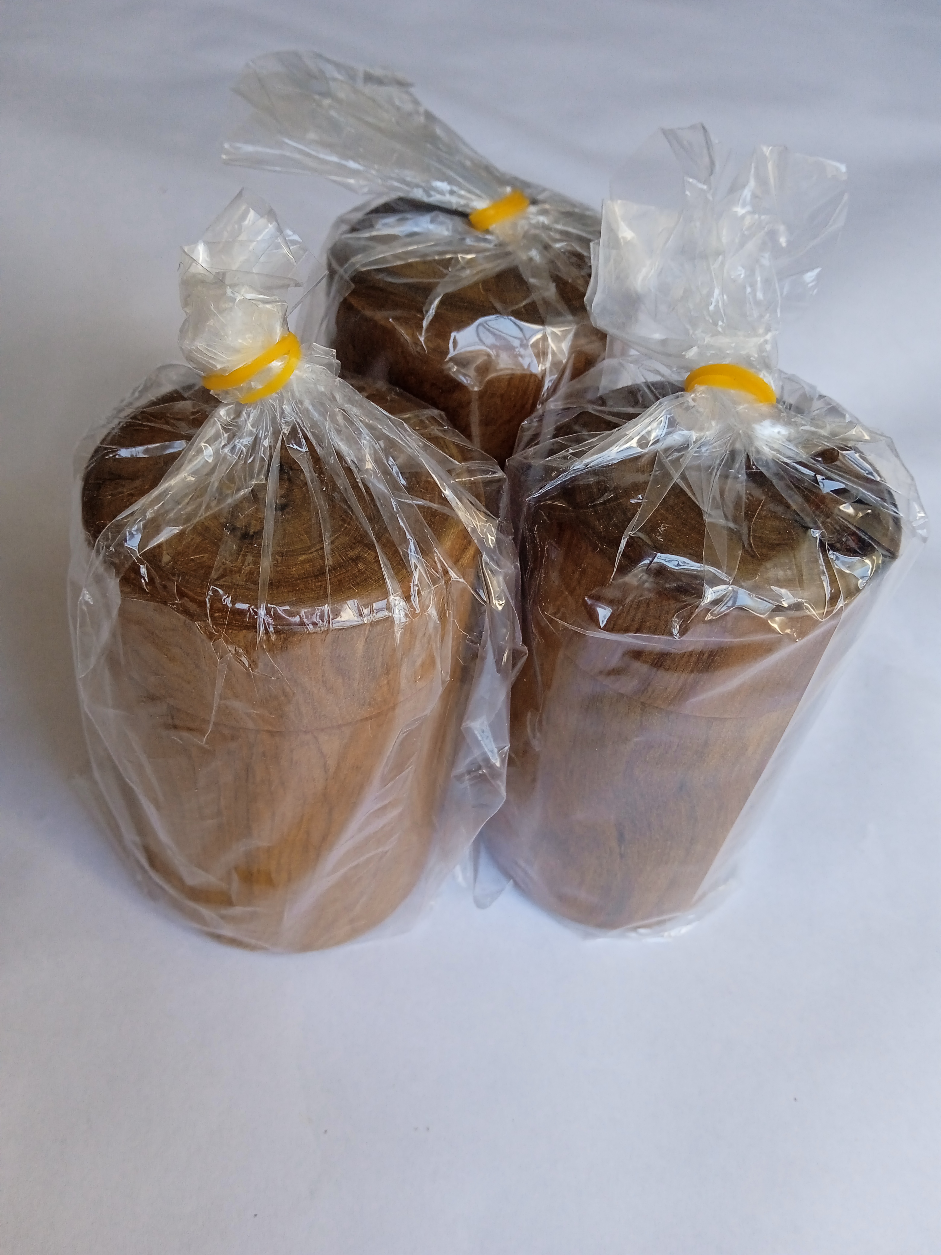 Lọ tăm NH HOME hình trụ gỗ bách xanh.