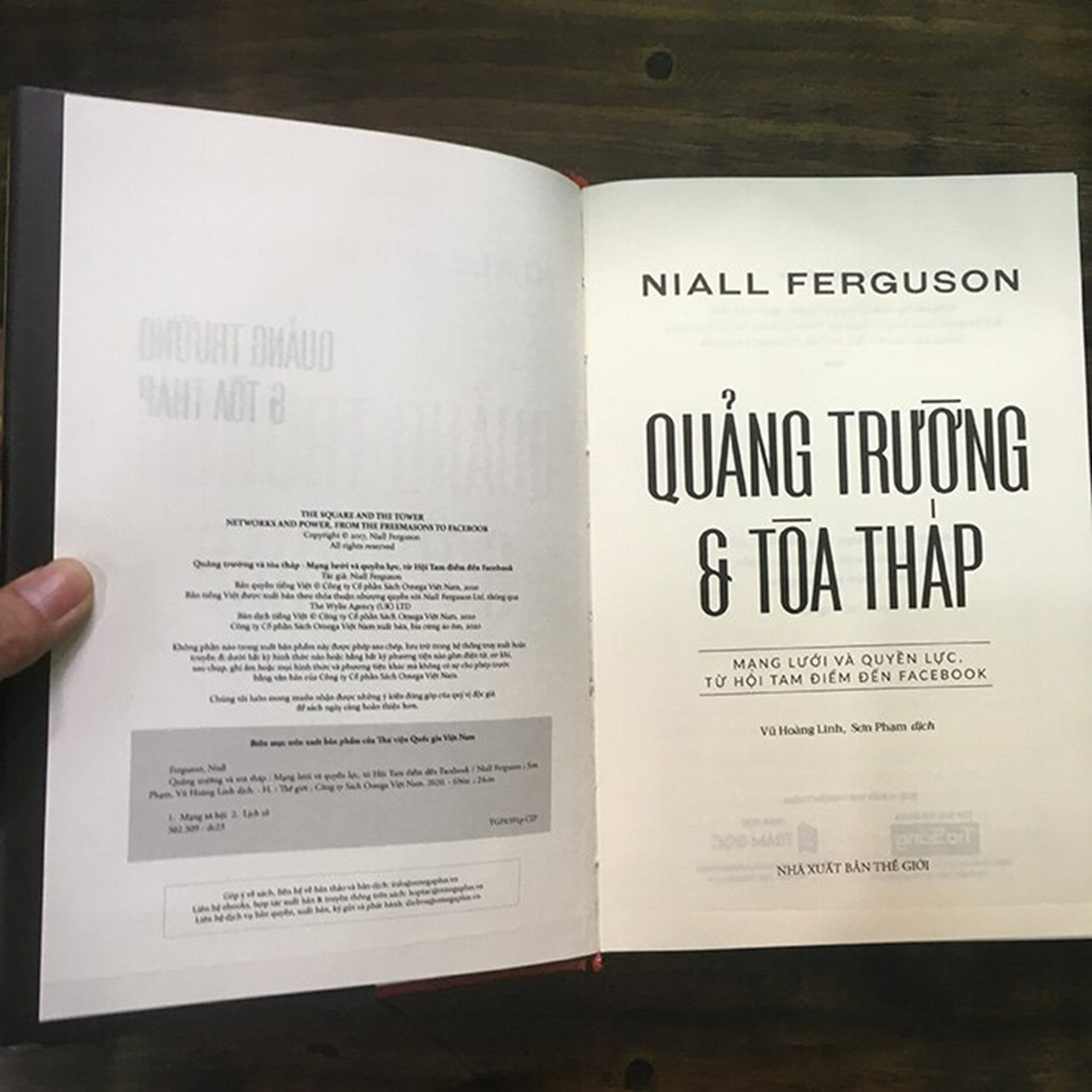 Quảng Trường và Tòa Tháp