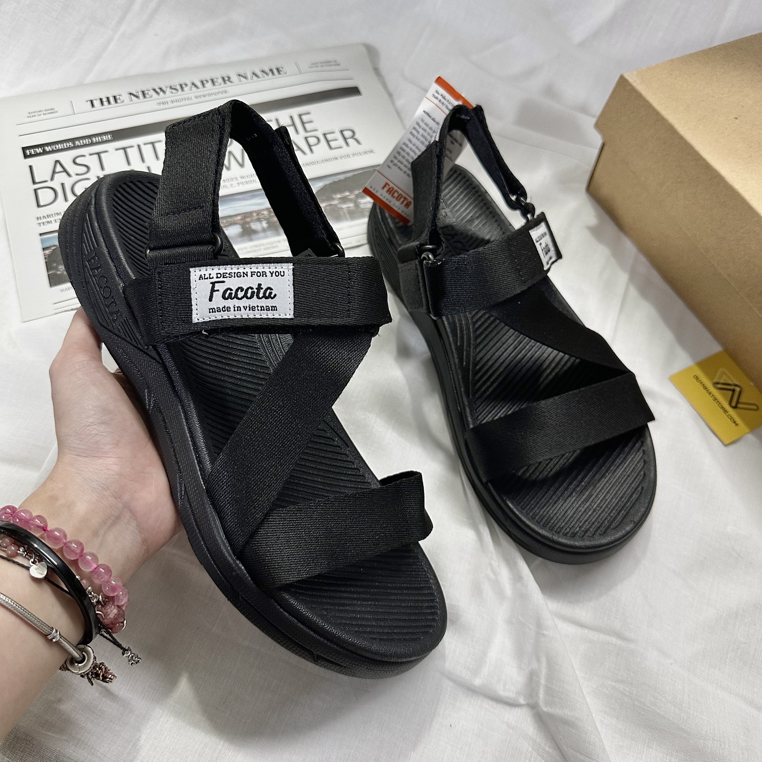 Giày Sandal Nữ Nam Bé Trai Gái Quai Chéo Ngang Bánh Mì Duy Nhật Store Da Mờ Học Sinh Đi Học May Đế Đúc Bền Đen Hồng Xanh