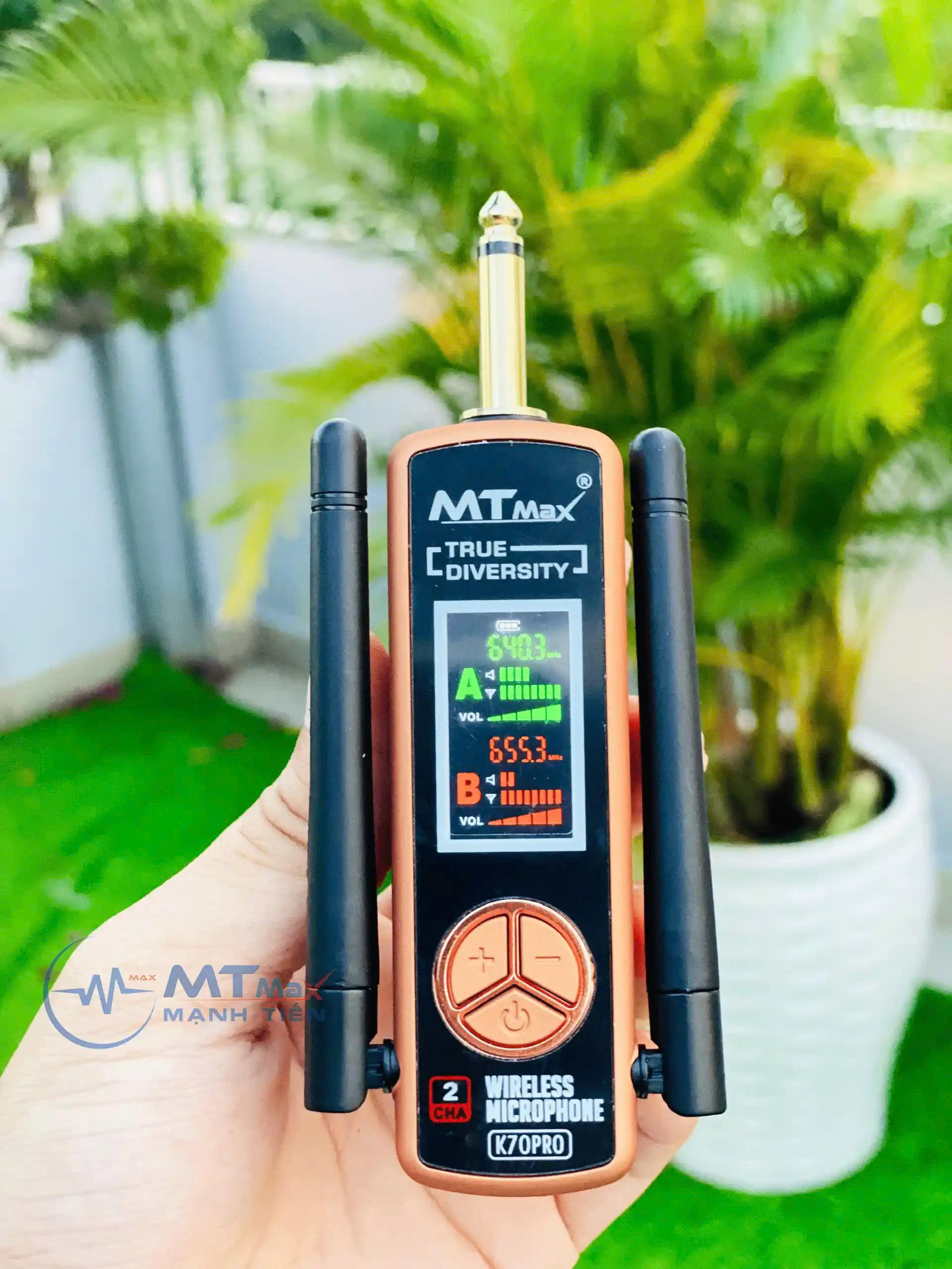 Micro Không Dây Đa Năng MTMAX K70 Pro Bắt Sóng Xa, Hợp Kim Cao Cấp, Chống Hú, Rè, Hạn Chế Tạp Âm, Karaoke Gia Đình, Sự Kiện Chuyên Nghiệp hàng nhập khẩu