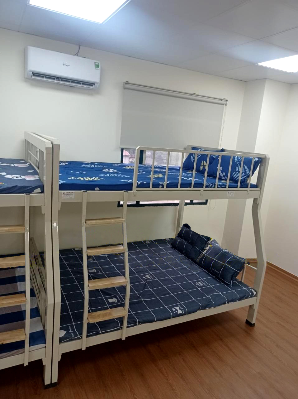 Giường sắt tầng Trên 1m4 Dưới 1m6 Dài 2m Màu Gỗ
