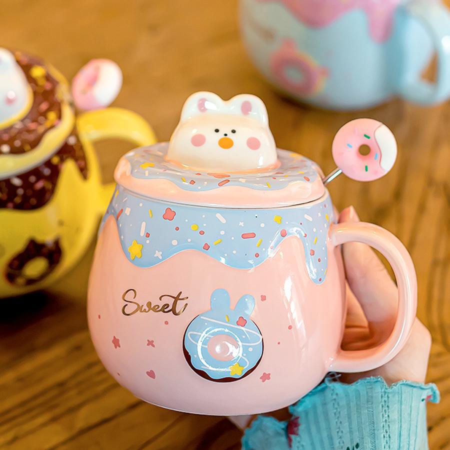 Cốc Sứ Donut Hoạt Hình Thỏ Dễ Thương Có Nắp 3D Và Thìa Khuấy Cute 400ml - Quà Tặng Trẻ Em Bạn Gái