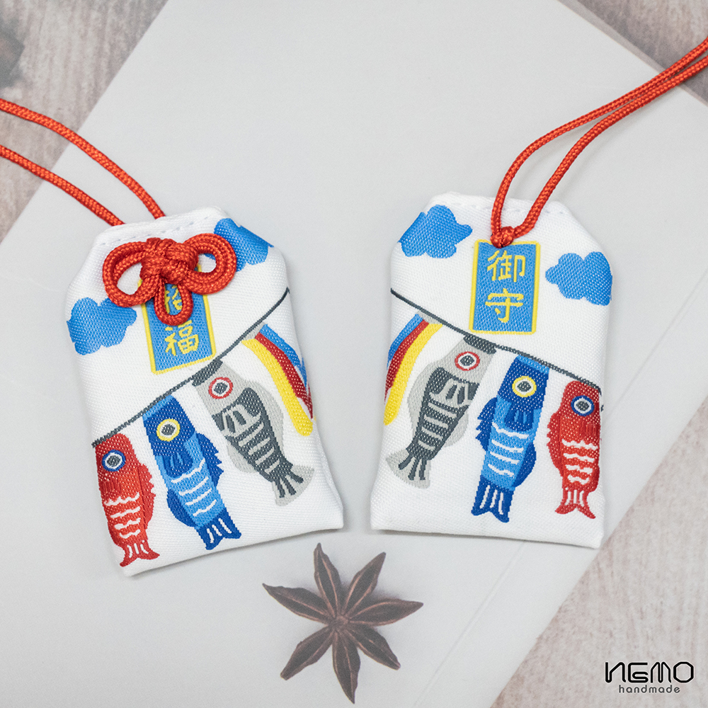 Túi may mắn Omamori Hình Cá Nhật, tặng Túi Bảo Vệ, tặng Đá Ngũ Sắc, tặng Hoa Oải Hương Nụ Khô - OMCA