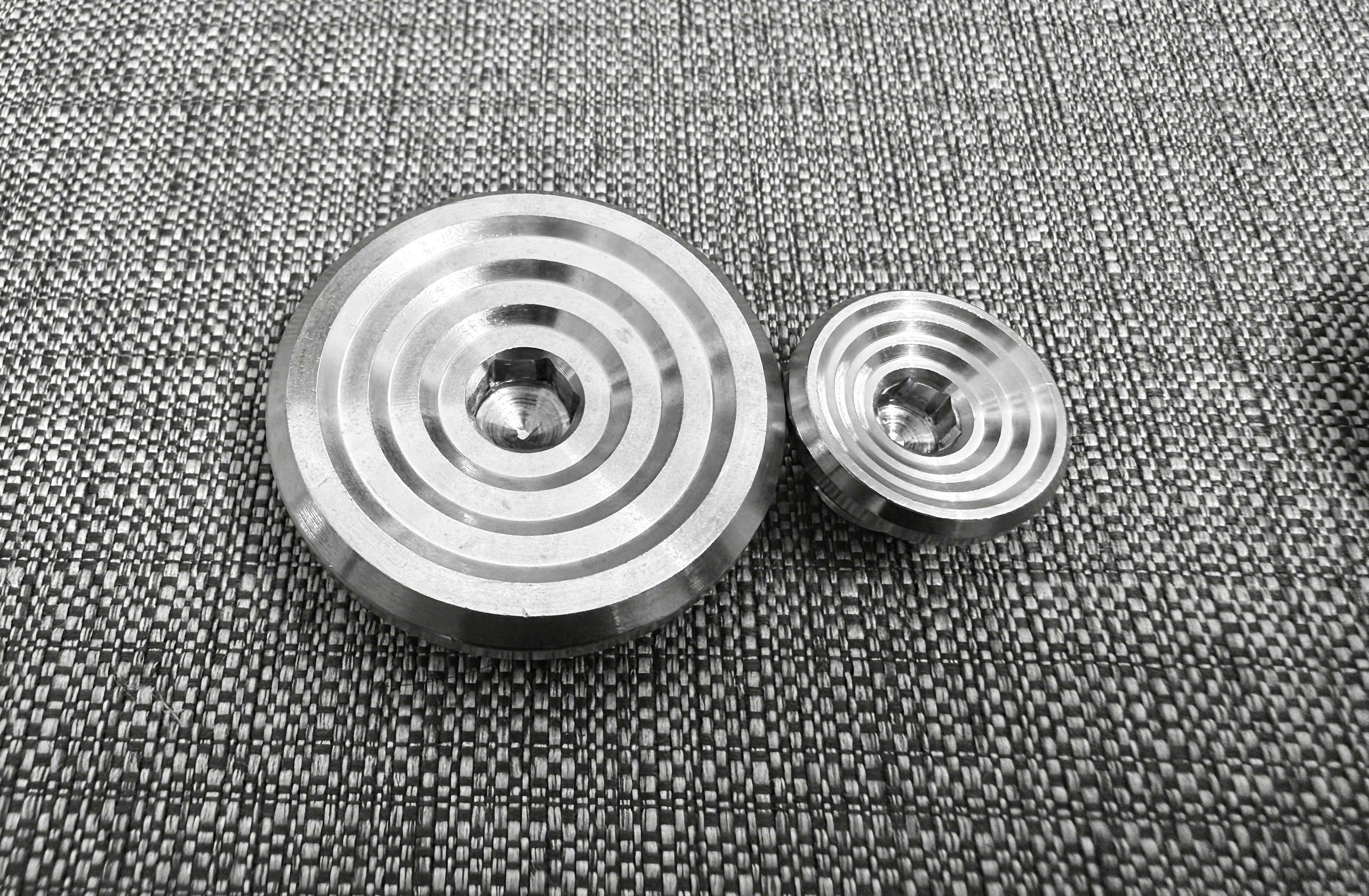 Ốc mâm lửa thái inox 304 gắn cho xe Honda và Yamaha