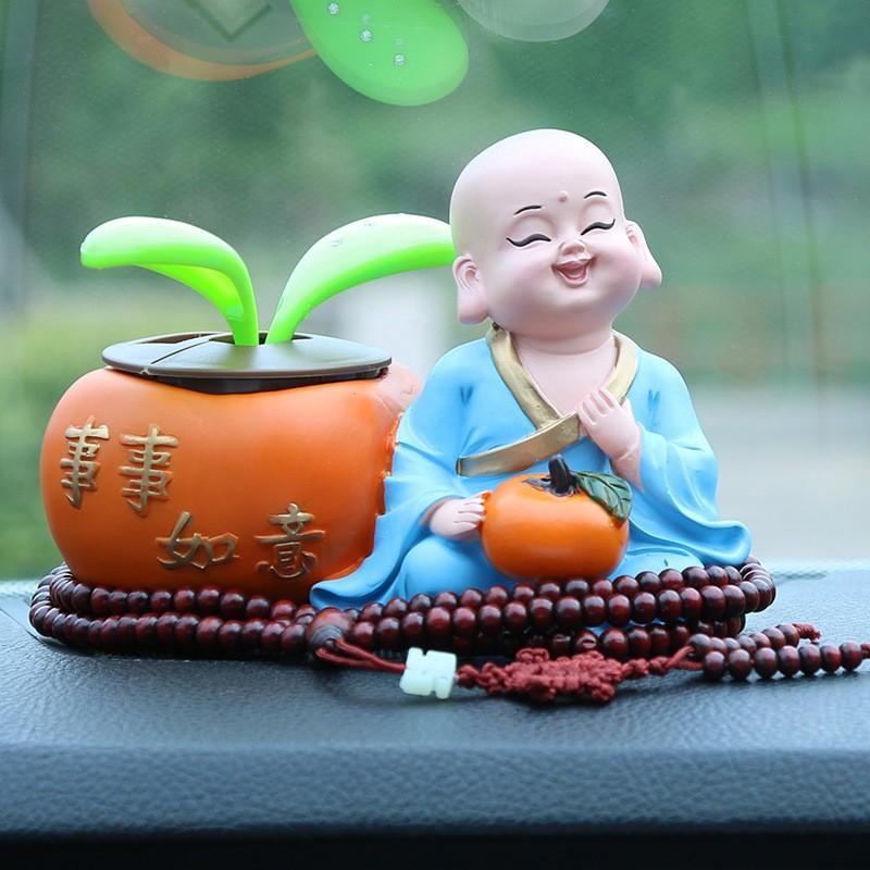 Tượng Chú Tiểu An Nhiên Cạnh Mầm Cây Bồ Đề Lắc Lư Bằng Năng Lượng Mặt Trời Trang Trí Taplo Oto Tặng Chuỗi Vòng 216 Hạt