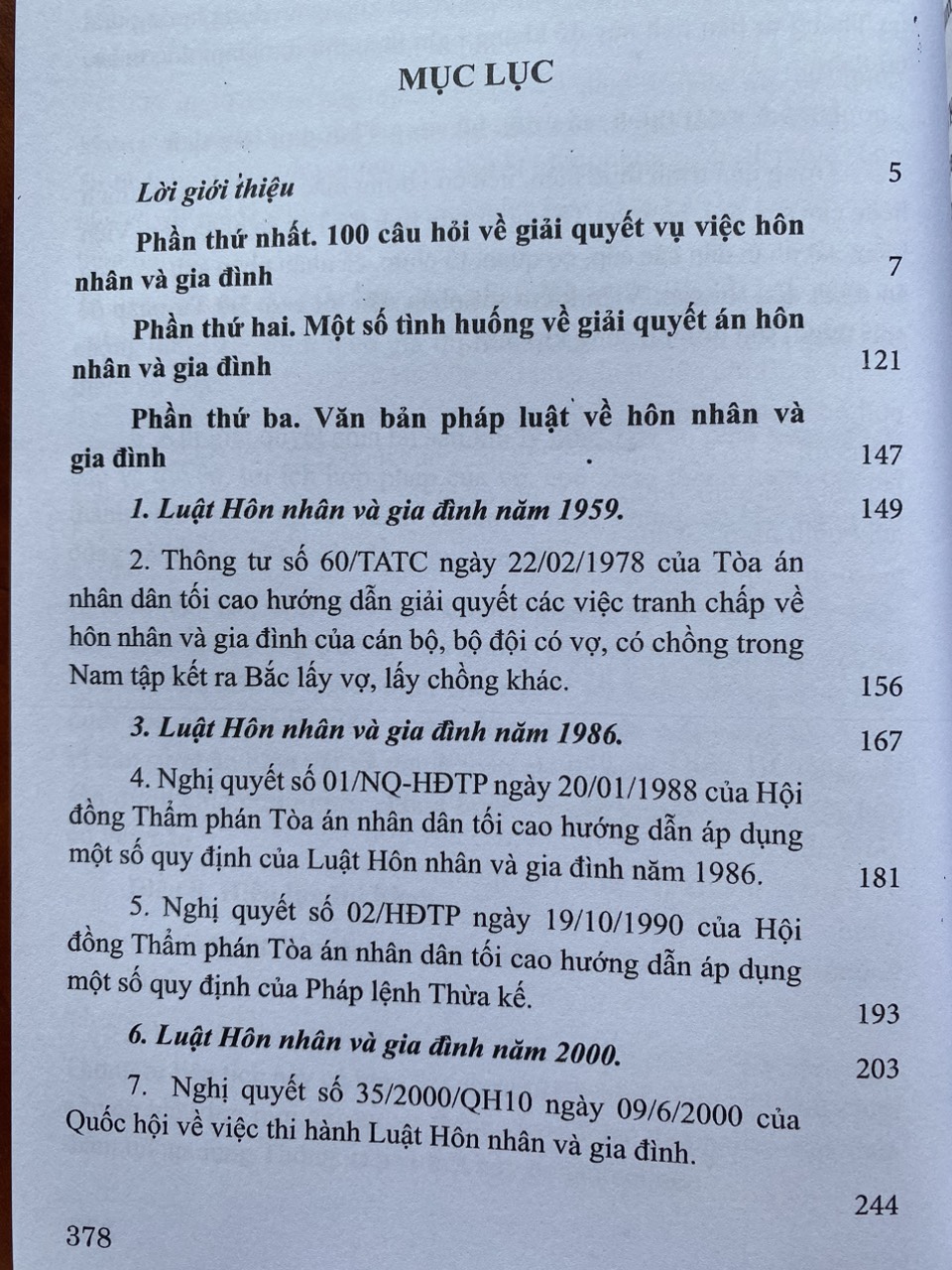 Sách - 100 Câu Hỏi Về Giải Quyết Vụ Việc Hôn Nhân Và Gia Đình Tại Tòa Án