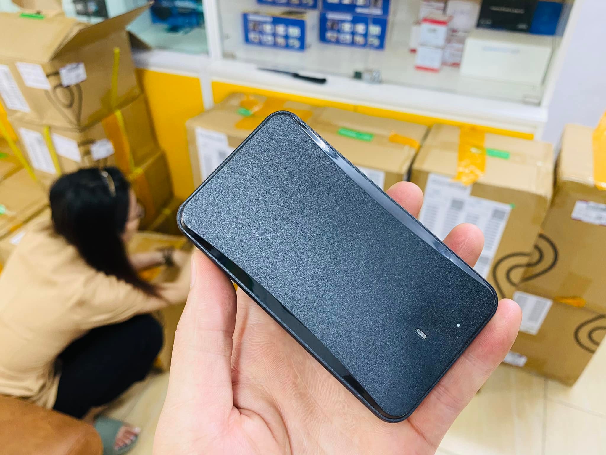 Định vị cầm tay AT4 pin khủng 10.000mah từ 1- 3 tháng