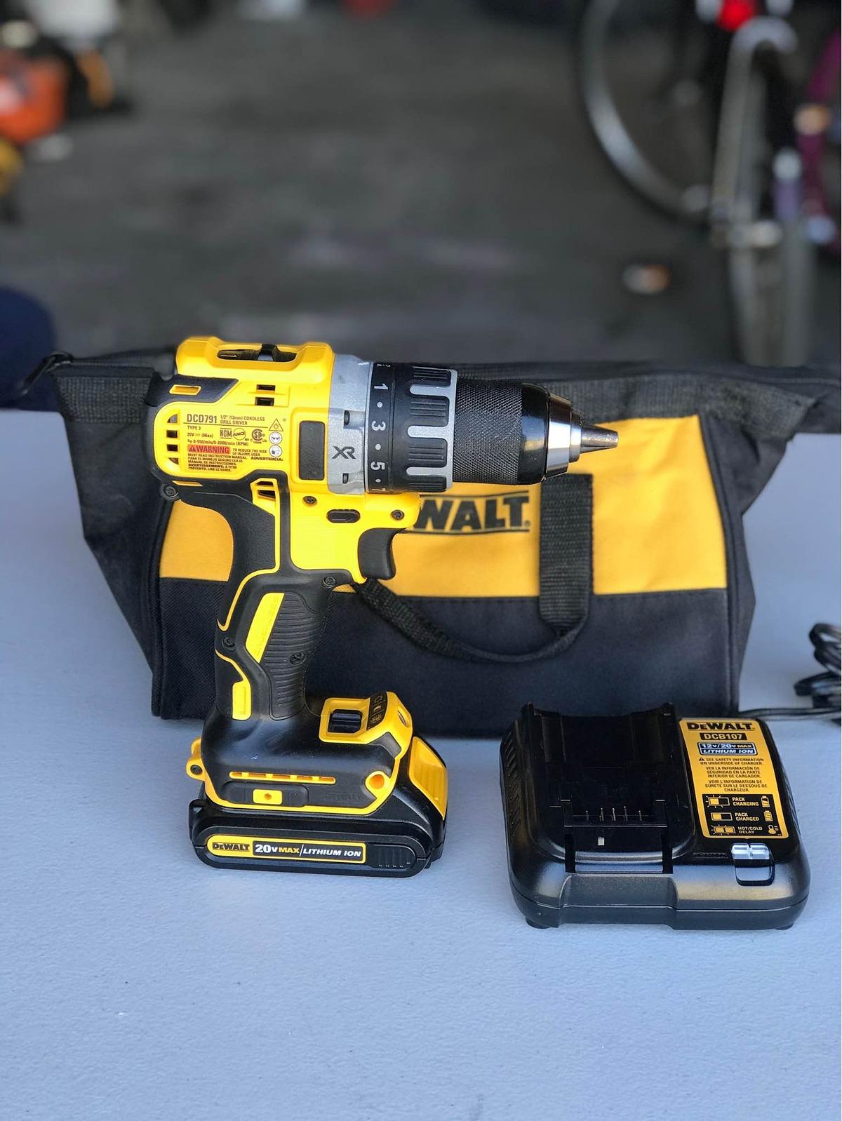 MÁY KHOAN PIN CẦM TAY 18V DEWALT DCD791P1- HÀNG CHÍNH HÃNG