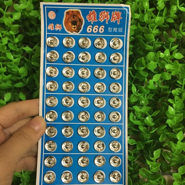 Vỉ 50 cúc bấm 1cm