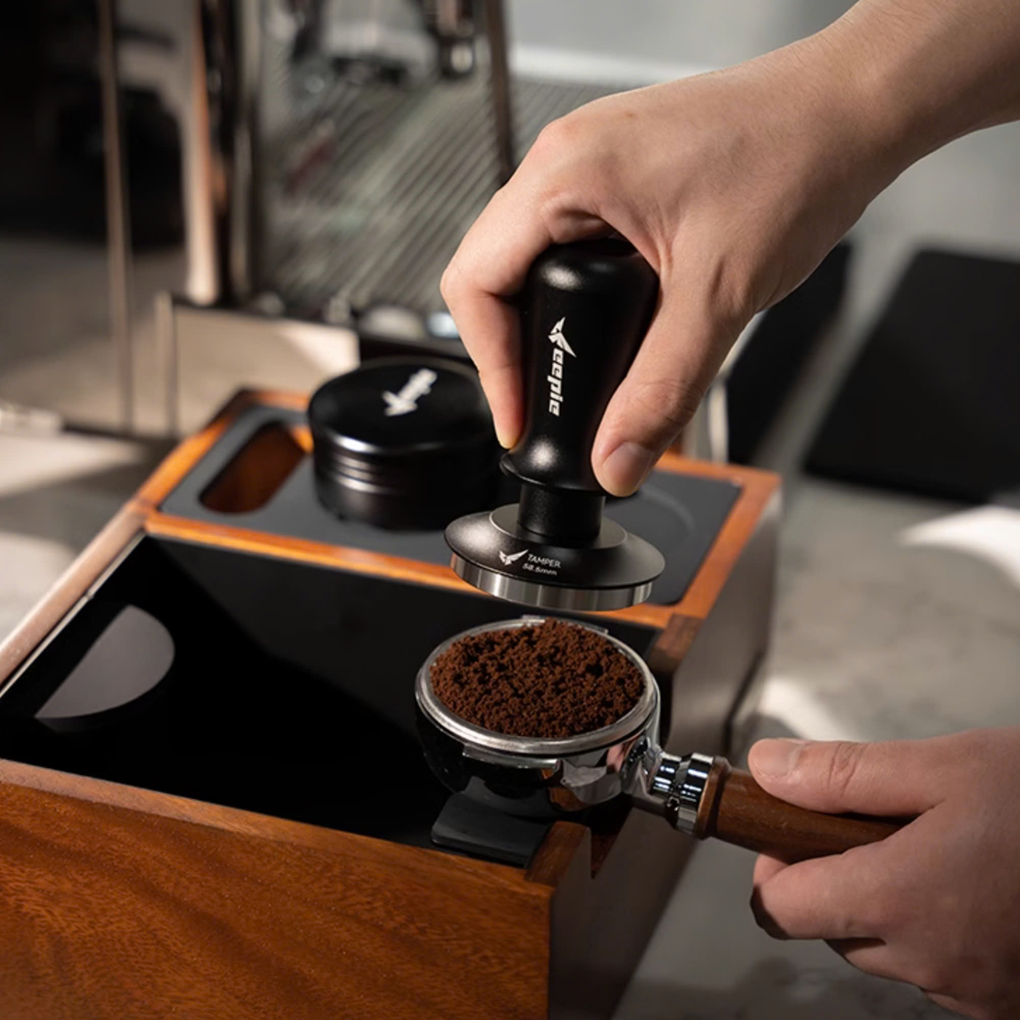 Tamper nén cố định lực màu đen Feepie