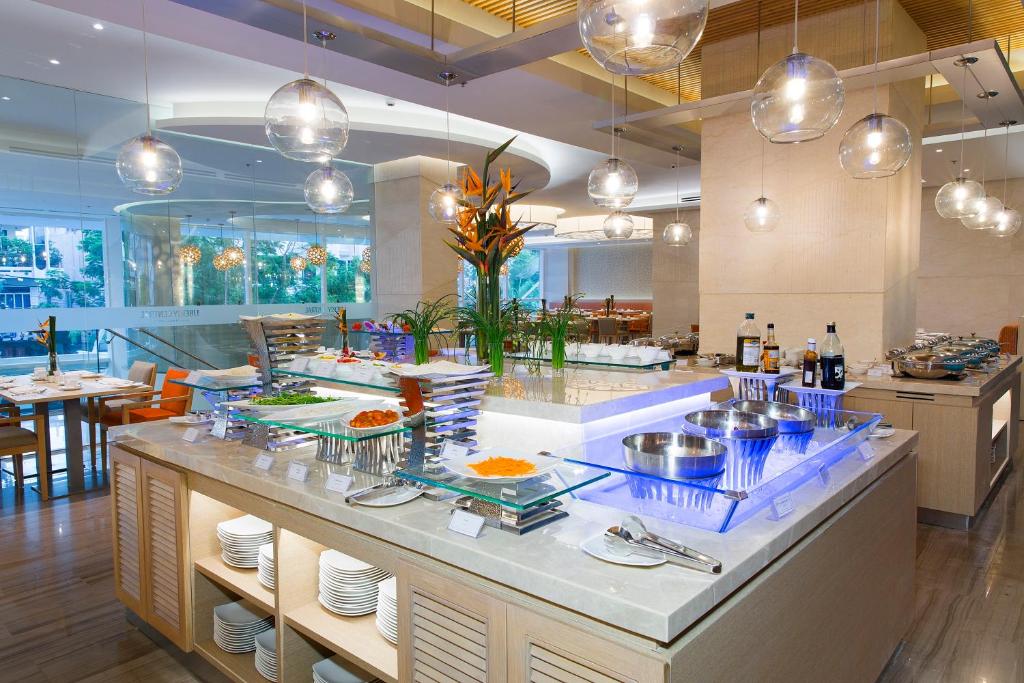Combo 4N3D KS Liberty Central Hotel Nha Trang: VMB khứ hồi Hà Nội - Nha Trang + Phòng Tiêu Chuẩn + Ăn sáng