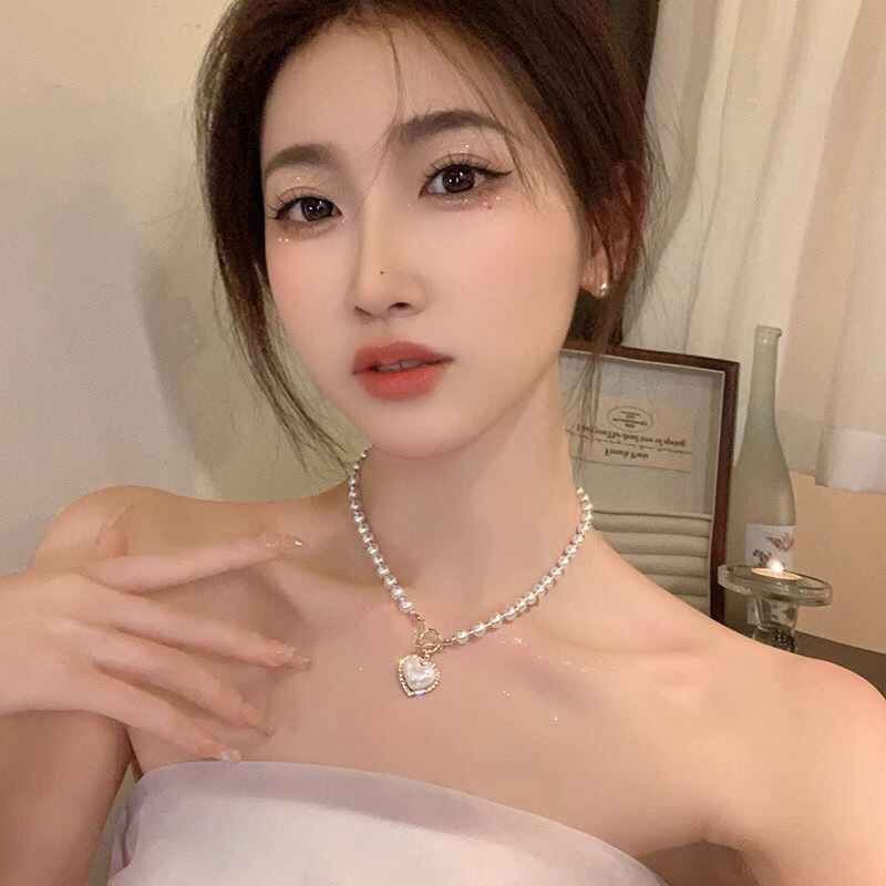 Vòng Cổ Choker Đính Hạt Ngọc Mặt Hình Trái Tim Thời Trang Sang Chảnh