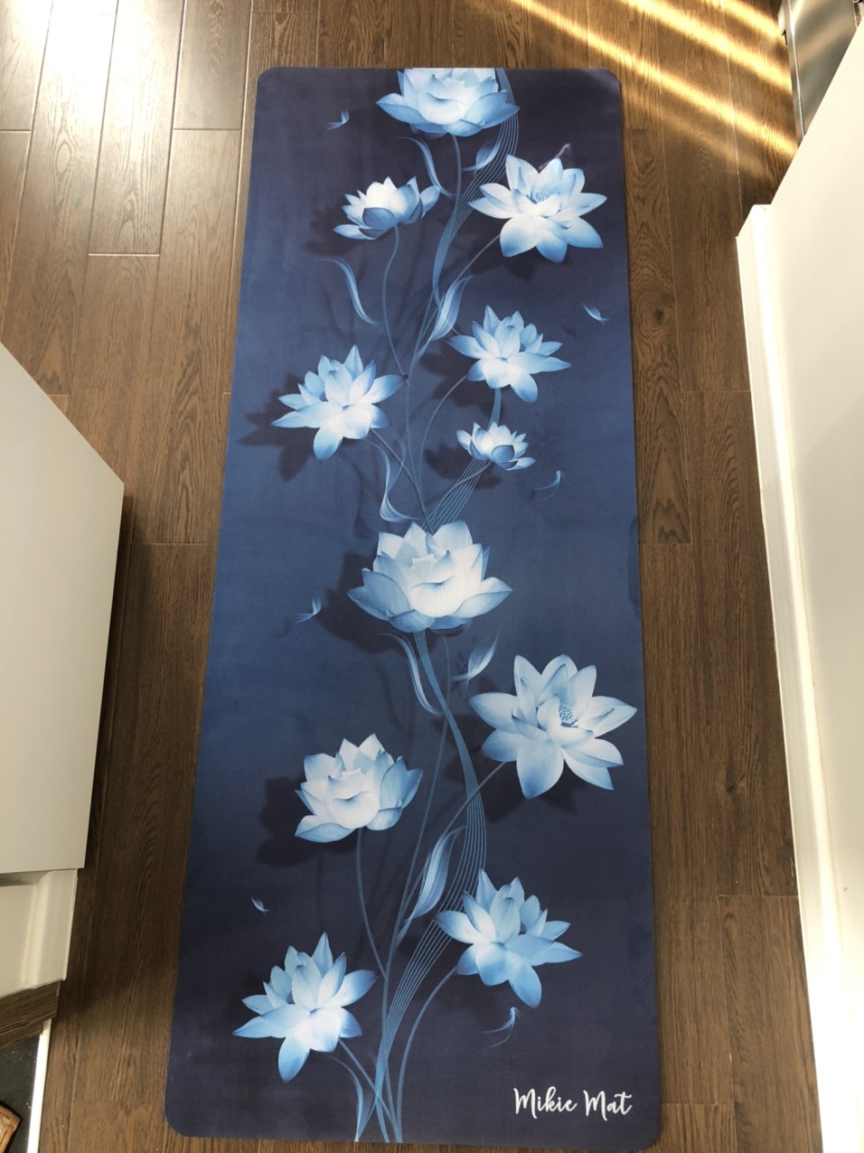 Thảm yoga Mikie Mat Suede Natural Yoga Mat Vải Da Lộn Cao su tự nhiên thấm hút mồ hôi Hoạ tiết Sen Navy