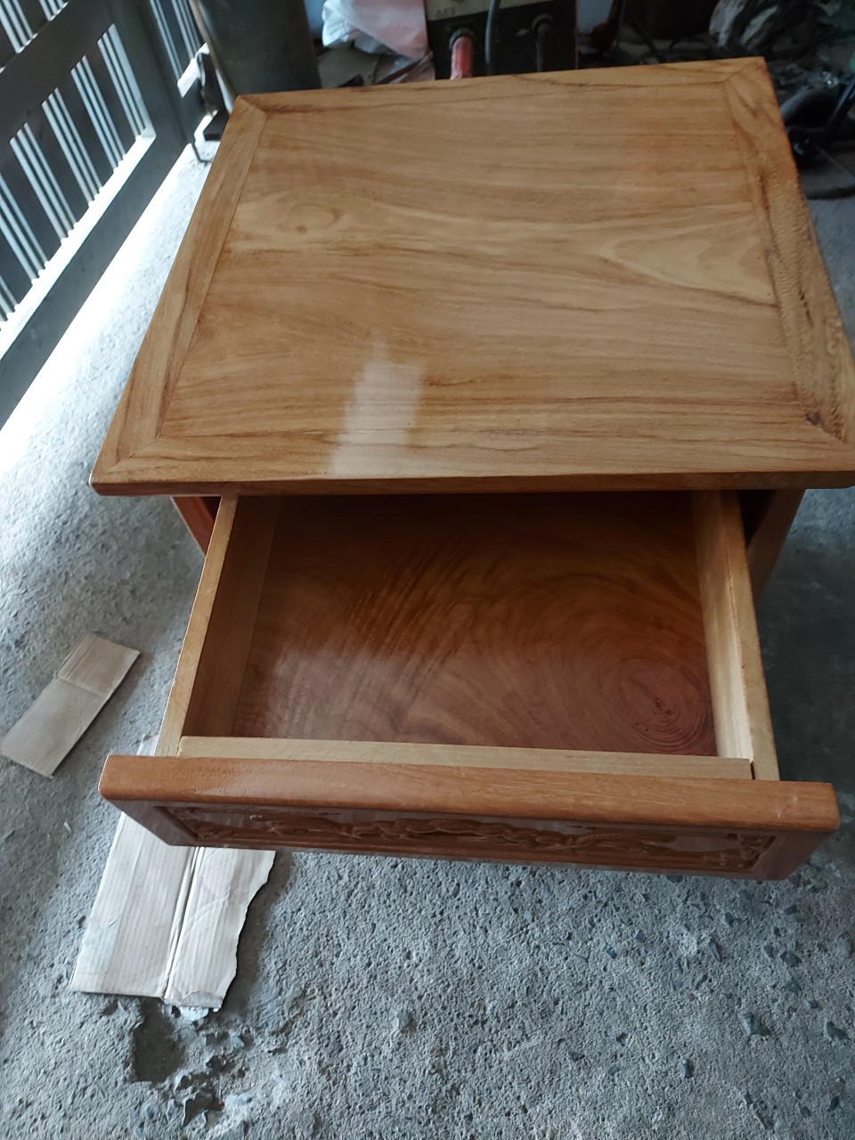 Tủ đầu giường gỗ gõ đỏ Nội Thất