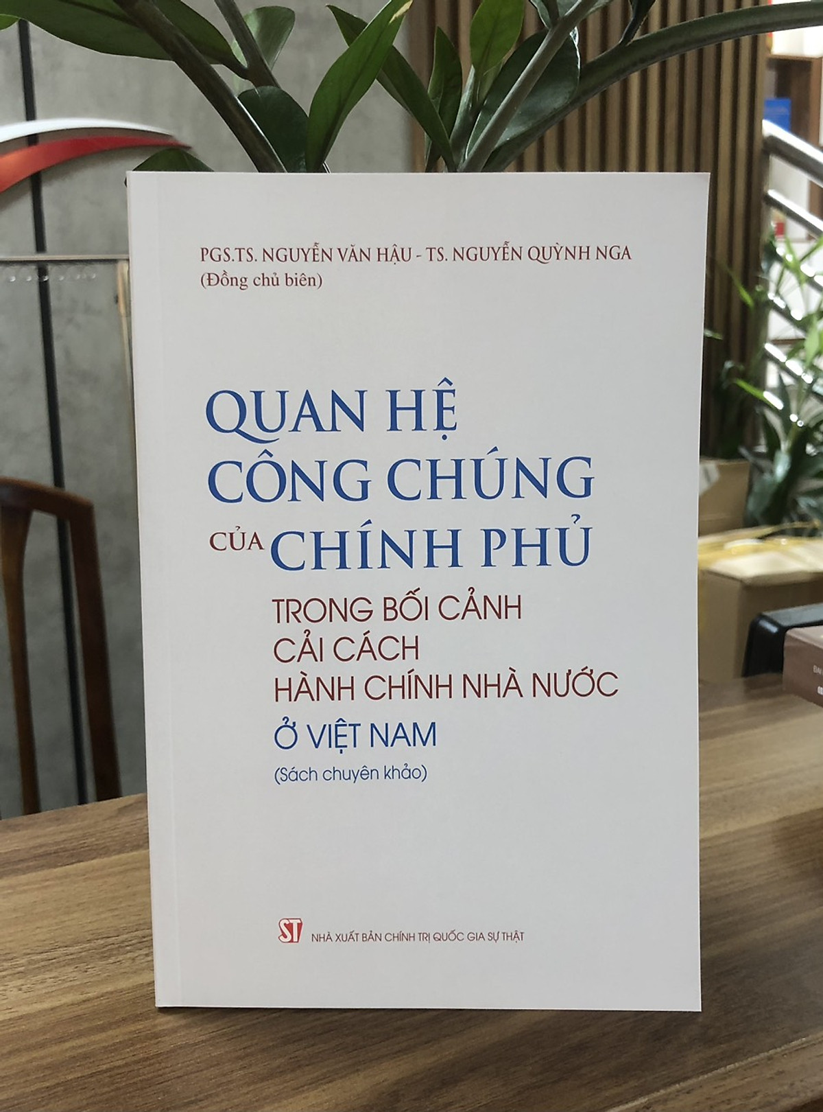 Quan hệ công chúng của Chính phủ trong bối cảnh cải cách hành chính Nhà nước ở Việt Nam (Sách Chuyên Khảo)