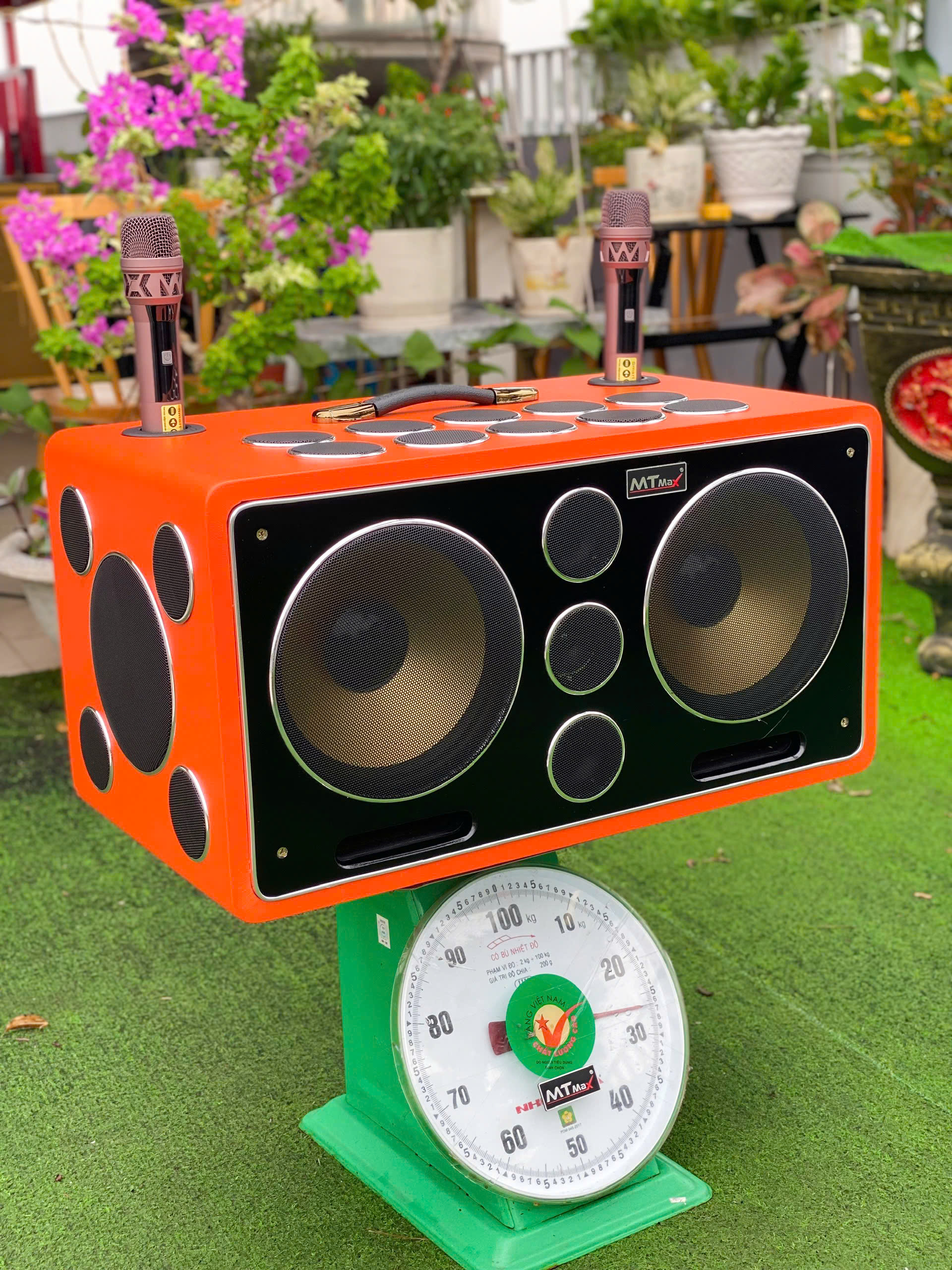 Loa MTMAX K10 Karaoke Xách Tay  - 25 Đường tiếng Công suất 500 – 750W Hệ thống loa Bass đôi 25cm , Kèm 2 micro UHF hàng nhập khẩu