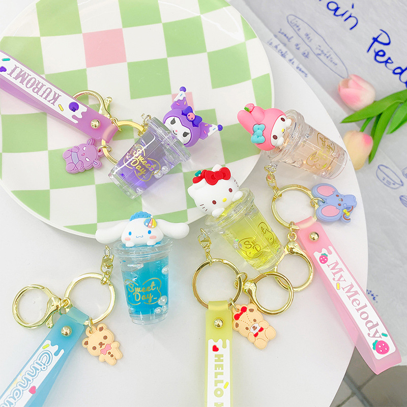 S123 - Móc khóa Sanrio ly trà sữa gel kim tuyến dễ thương treo chìa khóa, túi xách - Cây Sồi Già - Mèo Hello Kitty