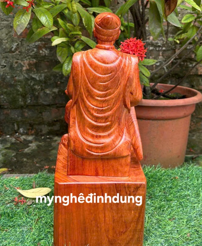 Tượng ngài Đức thánh trần hưng đạo vương bằng gỗ hương đá  cao 40x17cm