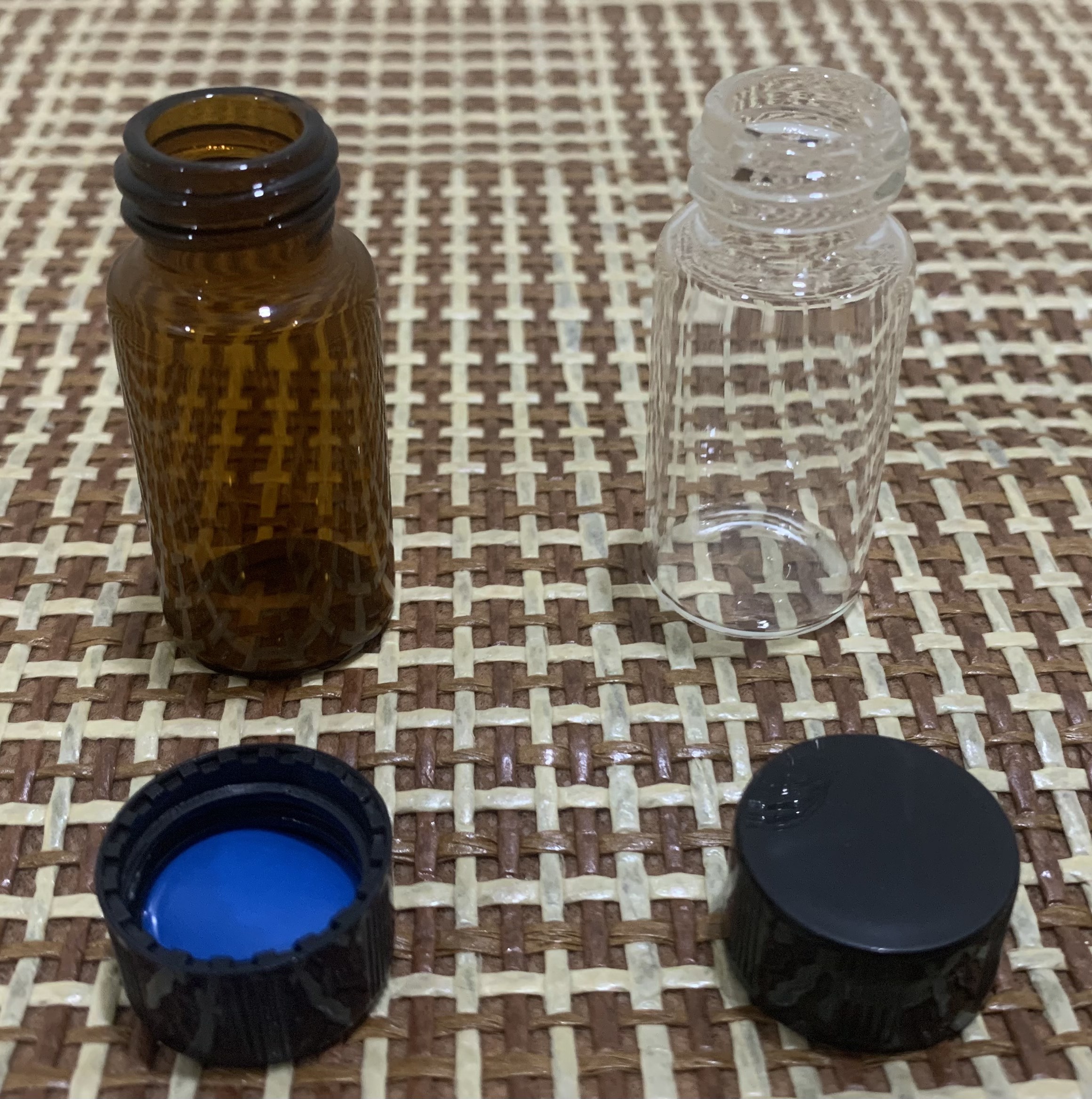 Chai thủy tinh 10ml trắng + nắp vặn đen kín đệm septa ptfe/silicon, hộp 100 cái
