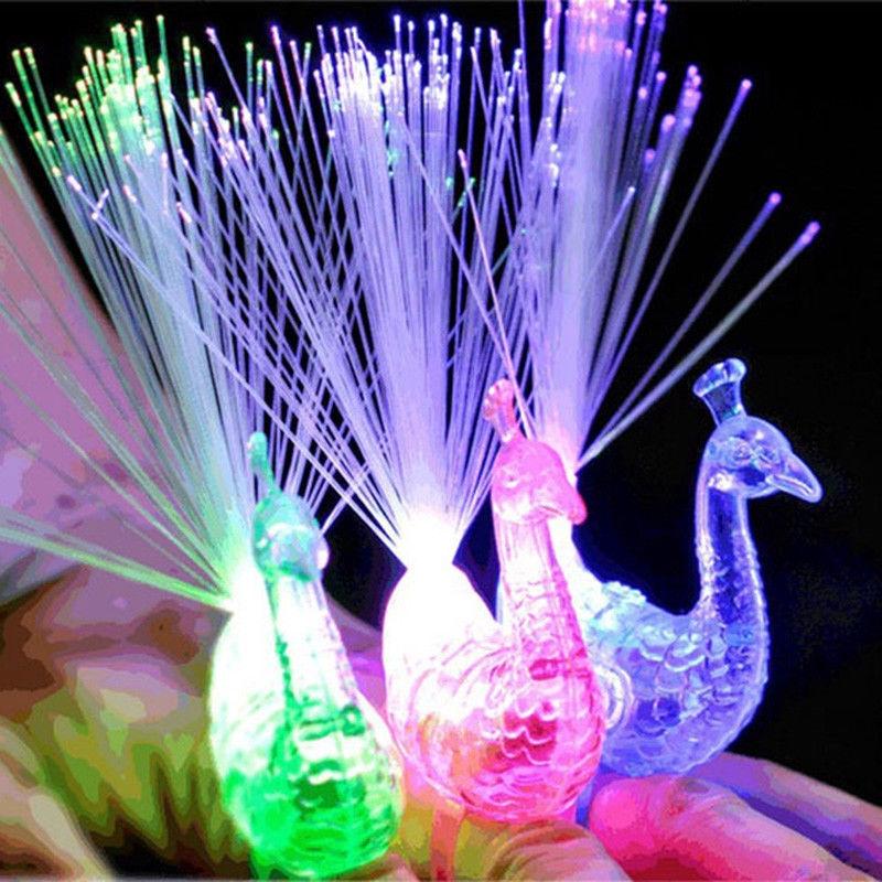 Nhẫn đeo tay hình chim công có đèn LED