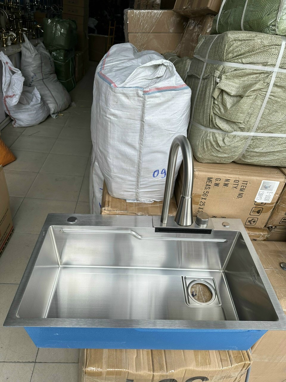 Chậu rửa chén một hố lớn inox 304 Cao Cấp 78 x46 GỒM VÒI THÁC NƯỚC
