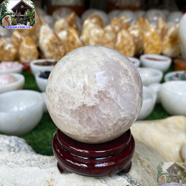 Quả cầu thạch anh hồng giúp tăng cường tình yêu và hạnh phúc-8.6cm-0.84kg-QC1040